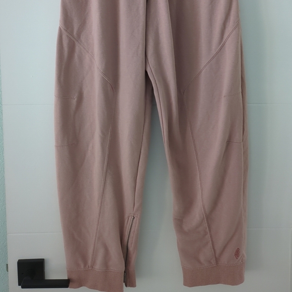 Free People Movement All Day Everyday Slouchy Boho Women's Pink Jogger Pants XS - Picture 4 of 6